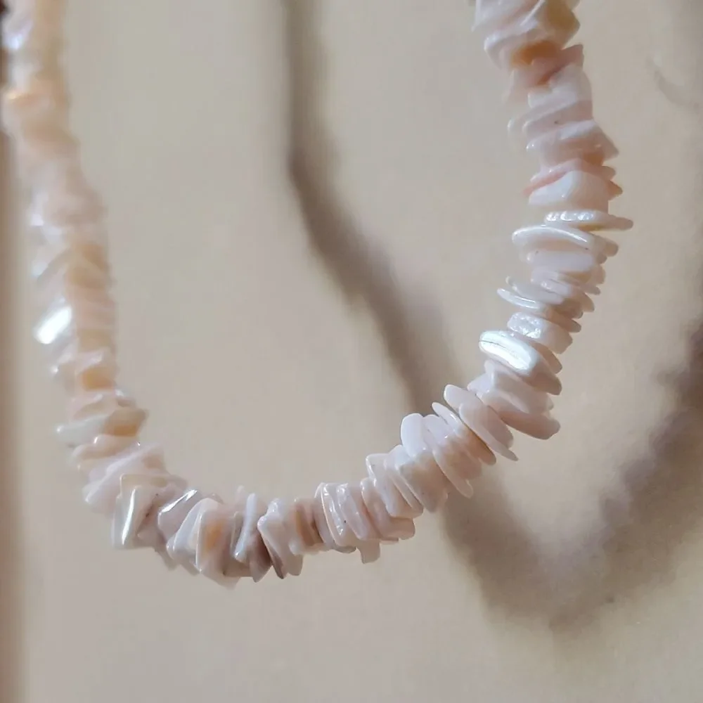Chic Shell Necklace in Soft Pink